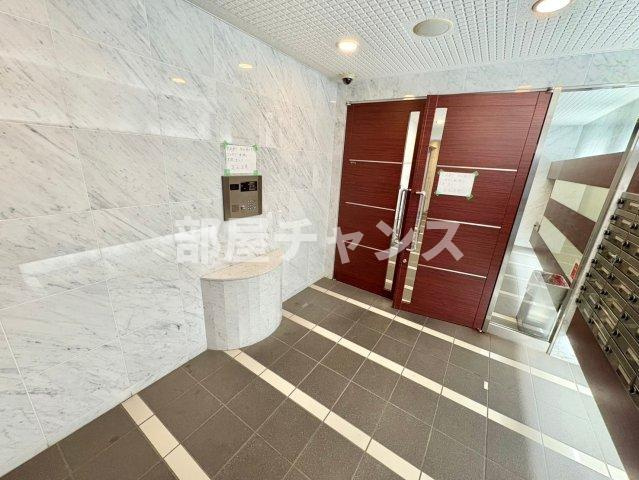 LUMINOUS東別院のエントランス