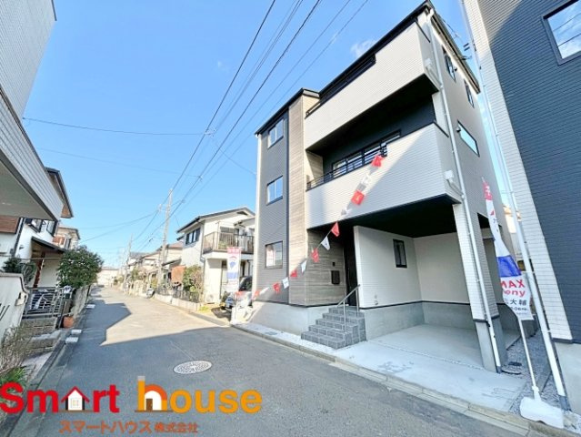 相模原市緑区西橋本　新築２棟の前面道路含む現地写真|お住まいの前面道路が広いと駐車が楽になり、陽当たりも遮られないので明るく居心地の良いお家になります♪