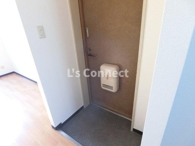 【玄関】 | メゾンド木町 | 下駄箱付きで靴も収納できます。