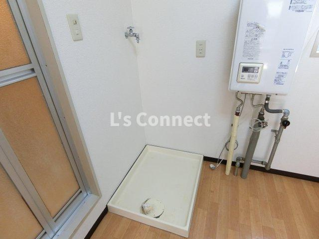 【設備】 | メゾンド木町 | 室内洗濯機置き場には排水パン付き。