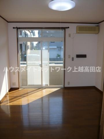 ハイツオルビアの居間・リビング|洋室