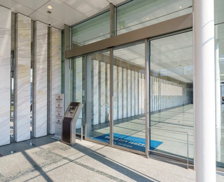 ワールドシティタワーズ・アクアタワーのエントランス