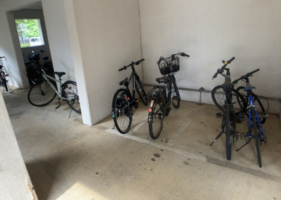 【駐輪場】 | エステ・ヴィラ森の里　1号棟 | マンションの駐輪場は、事前に空きがあるか確認を取ると安心です。せっかく入居したのに駐輪スペースがない！なんてことになったら大変ですよね。そこで、内見時や購入前にはまず事前に確認しておくと良いでしょう。