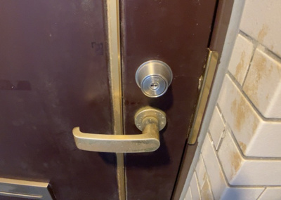 【防犯設備】 | エステ・ヴィラ森の里　1号棟 | 当然のことではありますが、オートロックやセンサーライト、ホームセキュリティーなどの防犯設備があれば、小さいお子様がいるご家庭も安心ですよね！まず物件購入の際は、防犯設備もチェックするようにしましょう。