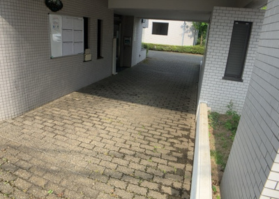 【ロビー】 | エステ・ヴィラ森の里　1号棟 | ラウンジは、マンションの共用スペースに椅子やテーブルなどを配置した利用者が寛げる空間です。屋内型ラウンジと屋外型ラウンジがあります。共用部分の管理状況と合わせて、詳細については現地でご確認ください。