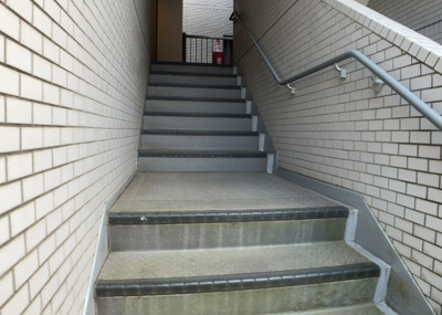 【その他共用部分】 | エステ・ヴィラ森の里　1号棟 | 共有部分は、住民なら誰もが使える設備のこと。例えば駐車場やエレベーター、インターネット設備、セキュリティ設備などがあります。他にも、マンションの廊下・外部階段やエントランス・ゴミ置き場などがあります。