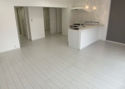 【居間・リビング】 | エステ・ヴィラ森の里　1号棟 | リビングの間取りの種類は大きくわけてリビングとダイニングが別になっているタイプ、リビングダイニング一体型です。どちらも一長一短ですので、家を選ぶ時はその両面をチェックして決めるようにしましょう。