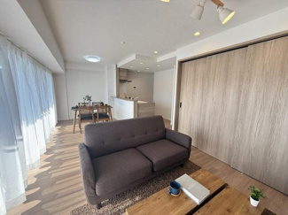 【居間・リビング】 | ベリスタ京都山科 | リビングルーム16帖
※写真中の家具調度品については売買の対象となっておりません。