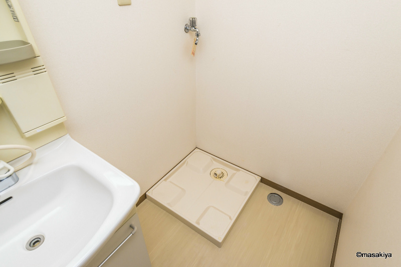 ドミトリー平林の洗面所|室内洗濯機置き場