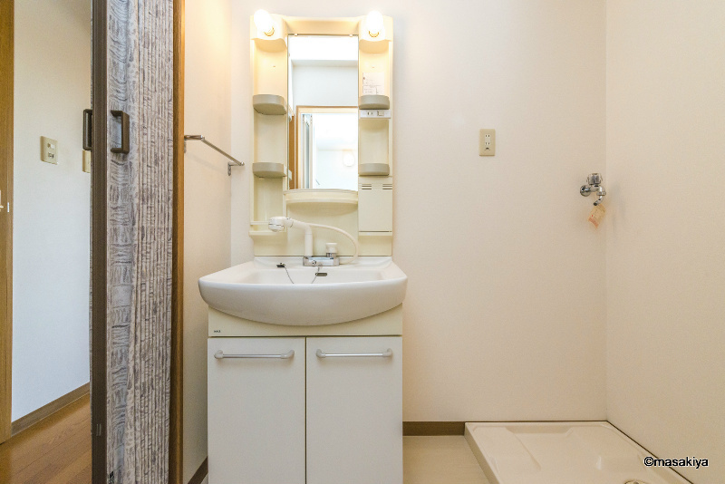 ドミトリー平林の洗面所|洗面・脱衣　シャンプードレッサー付き。