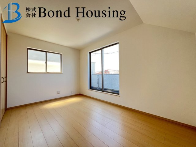 小中学校まで徒歩10分以内　桃山台3丁目　新築戸建　１号棟の洋室