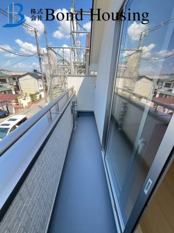 小中学校まで徒歩10分以内　桃山台3丁目　新築戸建　１号棟のバルコニー