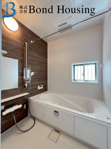 小中学校まで徒歩10分以内　桃山台3丁目　新築戸建　１号棟の浴室
