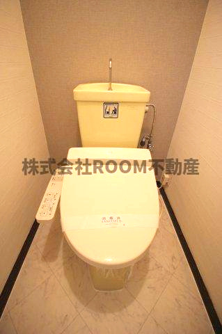 東町ペアシティのトイレ|落ち着いた色調のトイレです