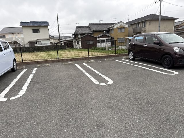 ロマンドの駐車場