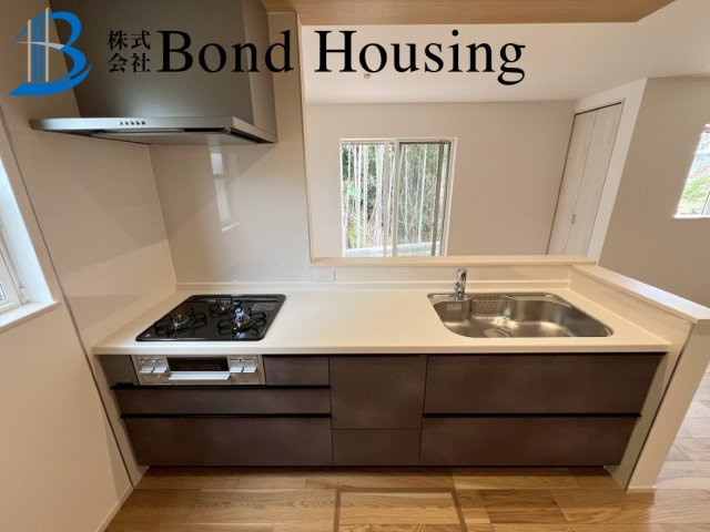 使い勝手良好な間取り　押部谷町西盛第2　2号棟のキッチン