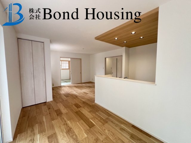 使い勝手良好な間取り　押部谷町西盛第2　2号棟の居間・リビング