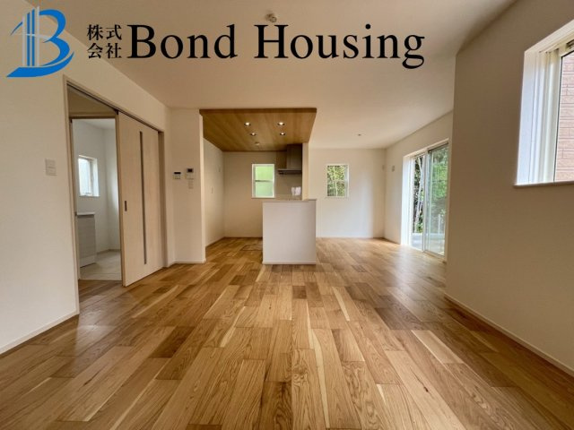 使い勝手良好な間取り　押部谷町西盛第2　2号棟の居間・リビング