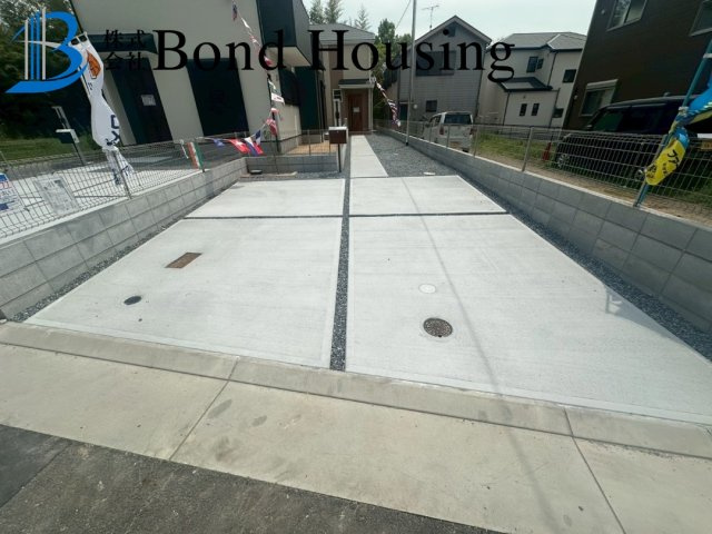 使い勝手良好な間取り　押部谷町西盛第2　2号棟の駐車場