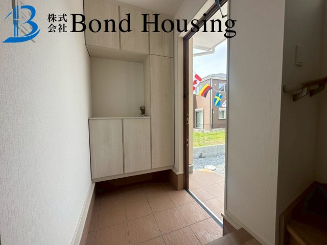 使い勝手良好な間取り　押部谷町西盛第2　2号棟の玄関