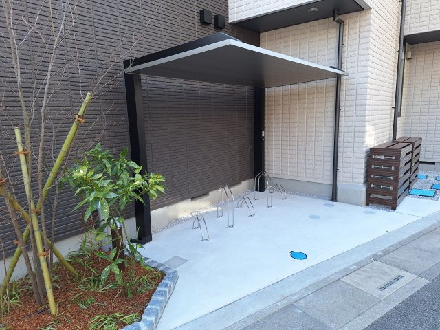 （シニア限定）フォンターナ大宮の設備|屋根付きの駐輪場