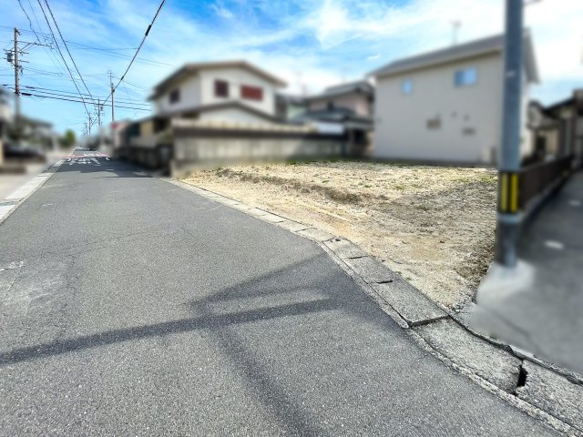鈴鹿市中旭が丘1丁目の前面道路含む現地写真