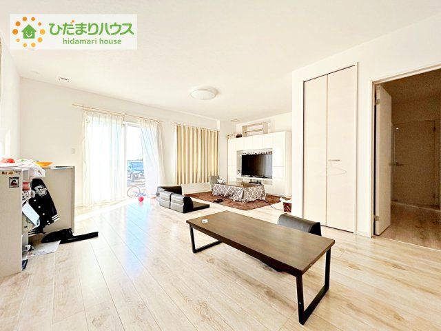 【居間・リビング】 | ひたちなか市中根　中古戸建 | 22帖の広～いリビングは、ゆったりとした家族だんらんの時間を過ごせます(^^)/