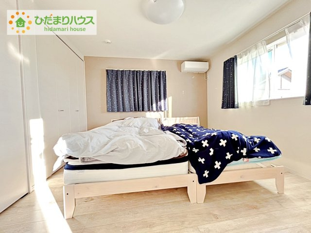 【寝室】 | ひたちなか市中根　中古戸建 | 大きなベッドを置いても余裕の広さの主寝室♪♪
