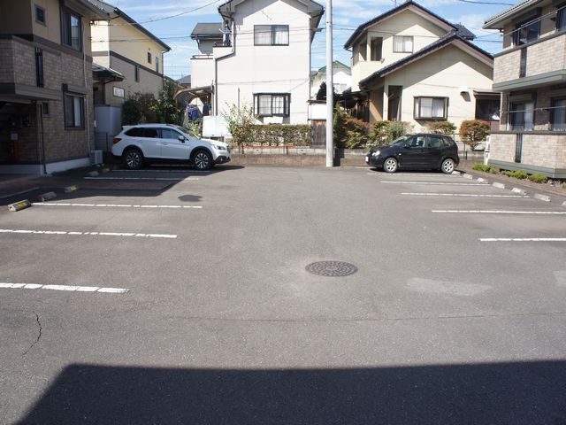 【駐車場】 | クレストヴィラA | 駐車場2台可能！1台込み2台目0.22万円税込