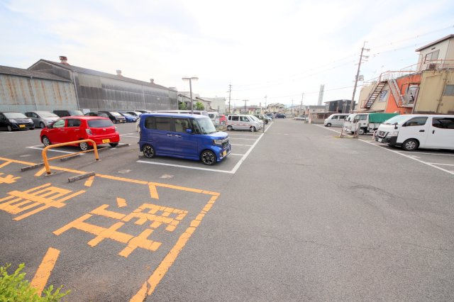サンプラザ南京終の駐車場