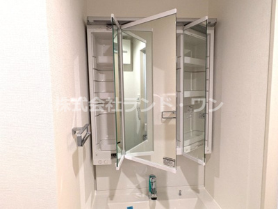 【設備】 | ワイズユウラク西所沢 | 3面鏡