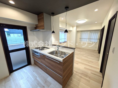 【キッチン】 | ワイズユウラク西所沢 | LDK10帖。お部屋のコーディネートの幅が広がる出窓付きです。