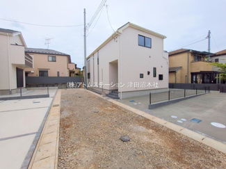 【前面道路含む現地写真】