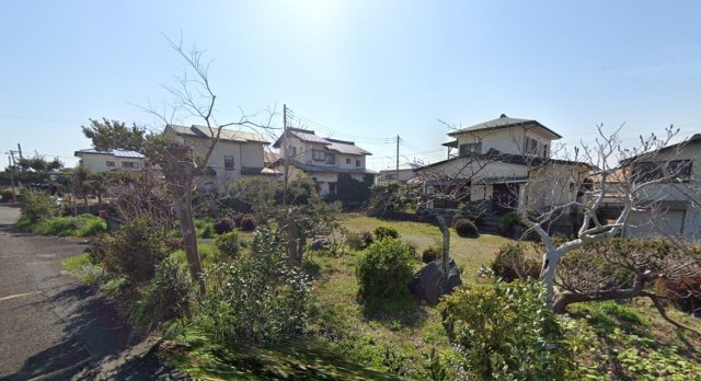 【外観】 | 家庭菜園やガーデニングも楽しめる！広大な敷地面積を誇る中古戸建◎　
ご内見承っておりますので、まずはお気軽にお問合せ下さいね。