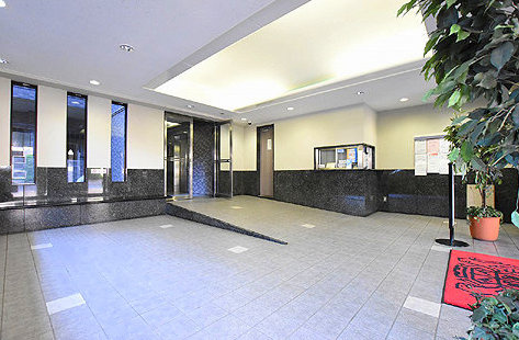 ライオンズガーデン葛西　68.44㎡　角　部屋　リ　ノベーション　のエントランス
