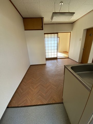 新橋アパートの玄関|段差の少ない上り口になっています。