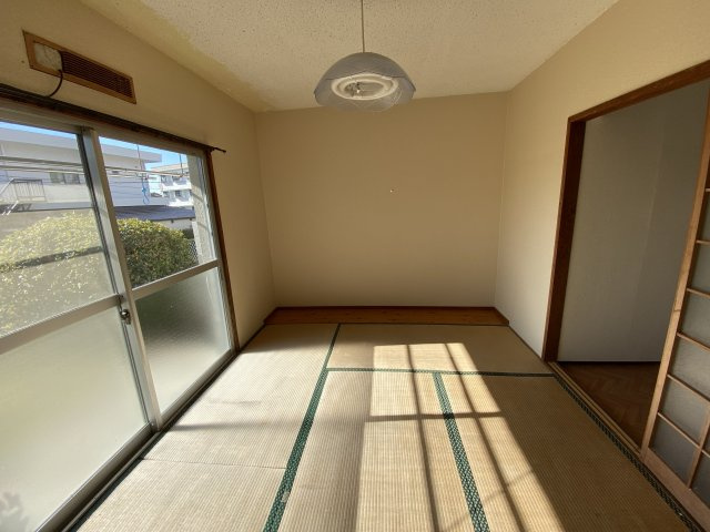 新橋アパートの和室|６帖の和室。