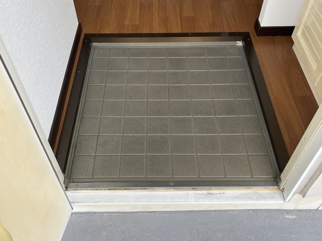 サンライフ森の西Ｂ棟の玄関