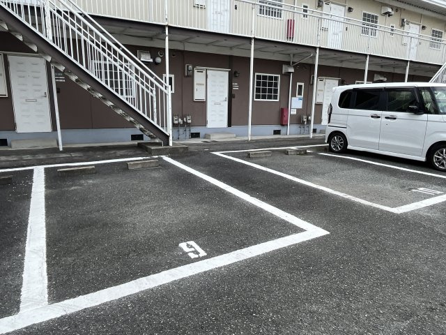 サンライフ森の西Ｂ棟の駐車場