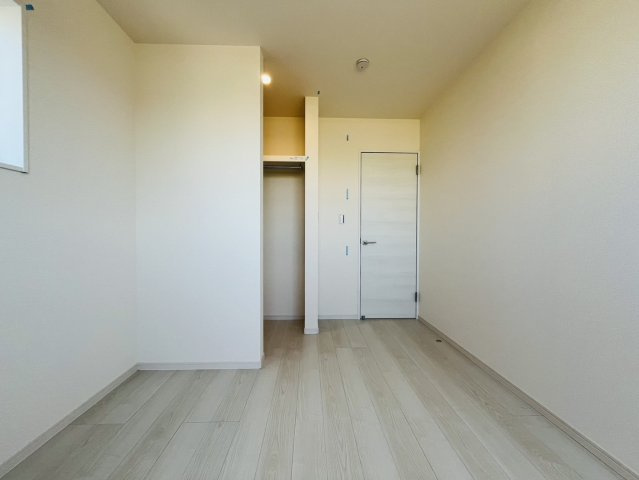 知多信濃川東部土地区画整理全６棟『仲介手数料無料』新築戸建ての洋室