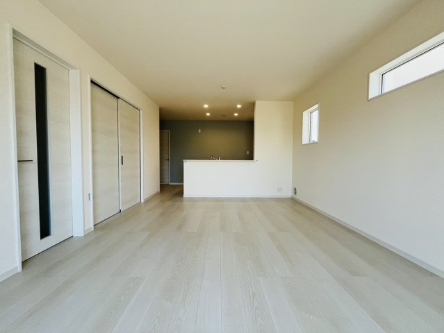 知多信濃川東部土地区画整理全６棟『仲介手数料無料』新築戸建ての居間・リビング