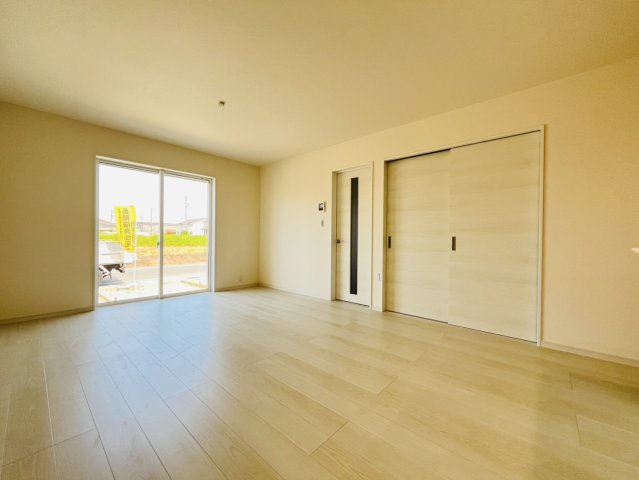 知多信濃川東部土地区画整理全６棟『仲介手数料無料』新築戸建ての居間・リビング