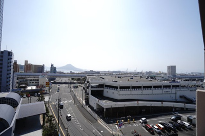 【展望】 | 【上質リノベ】パストラルハイム宇品 | 【四季を感じる】
四季の移ろい・爽やかな青空や風を感じられ
自然を愉しめるパノラマビュー。
毎日の暮らしに余裕を感じさせてくれる、
遮る物の無い開放的な眺望を是非、ご堪能ください。