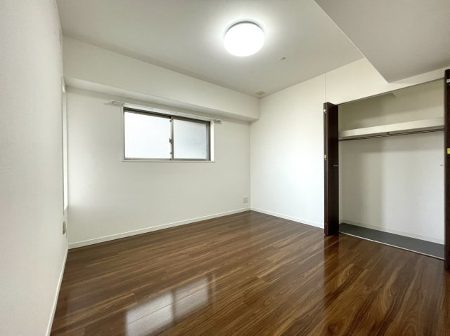 アルファステイツ本原の洋室|6.4帖の洋室を撮影したものです。