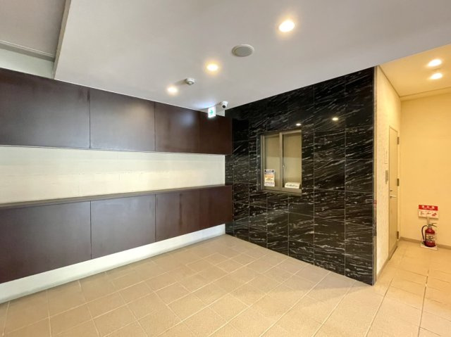 アルファステイツ本原のその他|エントランス内には管理室があり、平日の午前中は管理員が勤務しています。