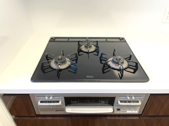 アルファステイツ本原のキッチン|コンロは3口のガスコンロです。