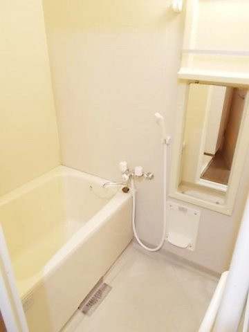 プリオール実丸Ａの浴室