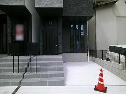 安芸郡府中町浜田２丁目　新築一戸建て(全2棟)の玄関