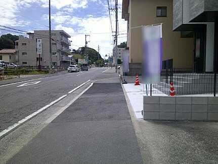 安芸郡府中町浜田２丁目　新築一戸建て(全2棟)の前面道路含む現地写真