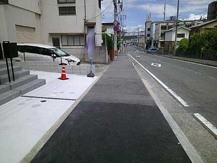 安芸郡府中町浜田２丁目　新築一戸建て(全2棟)の前面道路含む現地写真